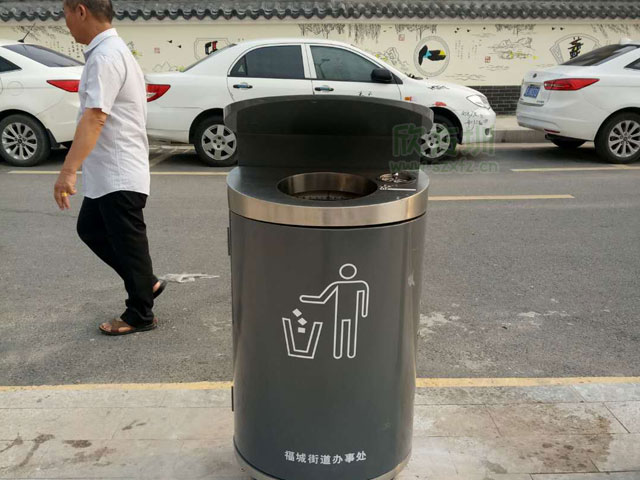 市政道路其他垃圾收集容器-其他垃圾桶戶外公交站擺放實景圖
