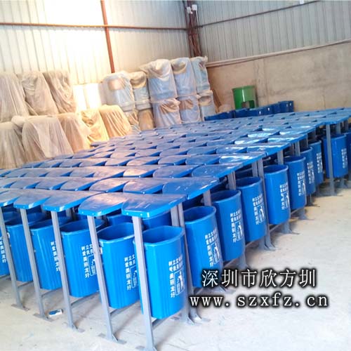 廣西梧州龍圩政府訂購一批玻璃鋼垃圾桶